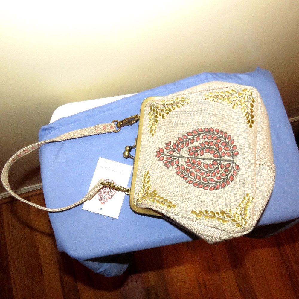 Iyura Embroidered Clutch